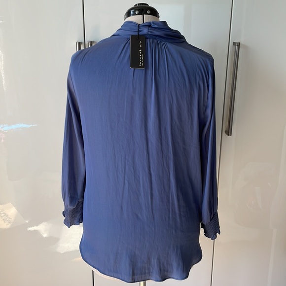 Current Air Blouse in Sky Blue Size-Large NWT - Picture 4 of 14